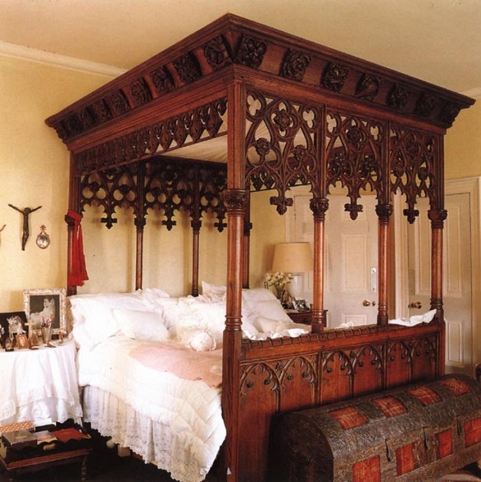 Кровать с балдахином Готика